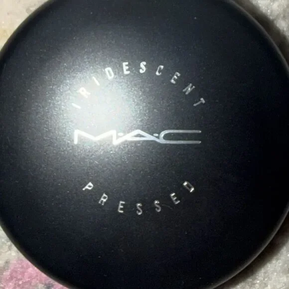 MAC Iridescent Pressed Powder (Justine Skye) 8 g/.28 oz Limited Edition - Picture 4 of 4